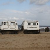 NRB en KNRM assisteren bij aankomst André Kuipers strand Noordwijk