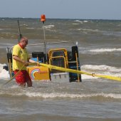 Inzet  NRB en KNRM  voor vastgelopen rupsvoertuig Langevelderslag Noordwijk