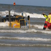 Inzet  NRB en KNRM  voor vastgelopen rupsvoertuig Langevelderslag Noordwijk