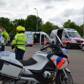 Grote vrachtwagen controle op parkeerplaats BP op de A44