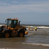Inzet  NRB en KNRM  voor vastgelopen rupsvoertuig Langevelderslag Noordwijk
