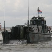 NRB en KNRM assisteren bij aankomst André Kuipers strand Noordwijk