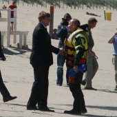 Blauwe vlag gehesen in Noordwijk door Prins Willem-Alexander