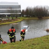 Auto te water Ir G Tjalmaweg N206 Oegstgeest