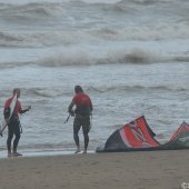 KRB assisteert kitesurfer Katwijk