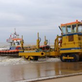 Inzet KNRM Noordwijk voor een catamaran met gebroken mast