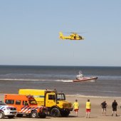 Blauwe vlag gehesen in Noordwijk door Prins Willem-Alexander