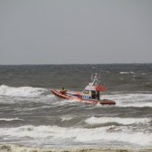 Kitesurfer in problemen Noordwijk