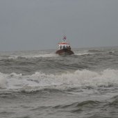 NRB en KNRM assisteren bij aankomst André Kuipers strand Noordwijk