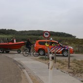 Vrouw in zee gered door KNRM Katwijk