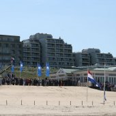 Blauwe vlag gehesen in Noordwijk door Prins Willem-Alexander