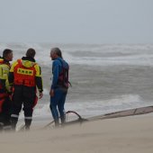 Kitesurfer in problemen Katwijk