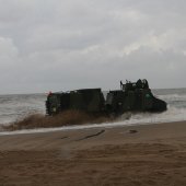 NRB en KNRM assisteren bij aankomst André Kuipers strand Noordwijk