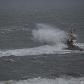 KNRM Katwijk oefent bij harde wind en hoge golven