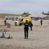 Inzet KNRM Noordwijk voor een catamaran met gebroken mast