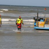 Inzet  NRB en KNRM  voor vastgelopen rupsvoertuig Langevelderslag Noordwijk