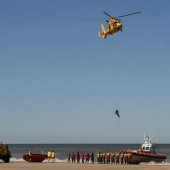 Blauwe vlag gehesen in Noordwijk door Prins Willem-Alexander