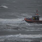 KNRM Katwijk oefent bij harde wind en hoge golven