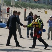 Blauwe vlag gehesen in Noordwijk door Prins Willem-Alexander