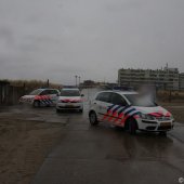 KNRM assistentie voor ambulance strand Noordwijk