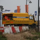 KNRM assistentie voor ambulance strand Noordwijk