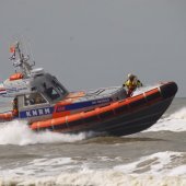 Surfer in problemen Katwijk