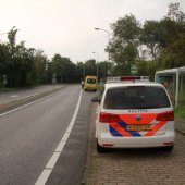 Auto vliegt uit bocht N206 Katwijk