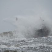 KNRM Katwijk oefent bij harde wind en hoge golven