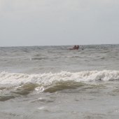 NRB en KNRM assisteren bij aankomst André Kuipers strand Noordwijk