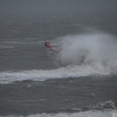 KNRM Katwijk oefent bij harde wind en hoge golven