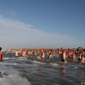 NRB assisteert bij nieuwjaars duik