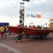 NRB en KNRM assisteren bij aankomst André Kuipers strand Noordwijk