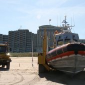 Blauwe vlag gehesen in Noordwijk door Prins Willem-Alexander