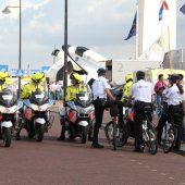 NRB en KNRM assisteren bij aankomst André Kuipers strand Noordwijk