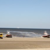 Blauwe vlag gehesen in Noordwijk door Prins Willem-Alexander