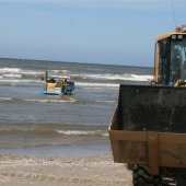 Inzet  NRB en KNRM  voor vastgelopen rupsvoertuig Langevelderslag Noordwijk