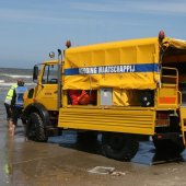 Inzet  NRB en KNRM  voor vastgelopen rupsvoertuig Langevelderslag Noordwijk