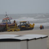 Kitesurfer in problemen Katwijk