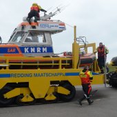 Kitesurfer in problemen Katwijk