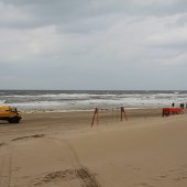 Kitesurfer in problemen Noordwijk