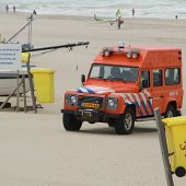 Kitesurfer in problemen Noordwijk