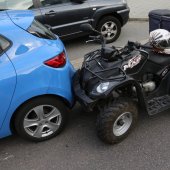 Quadrijder klapt op voorligger Brouwerstraat Rijnsburg