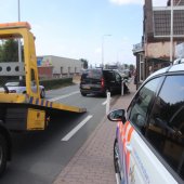 Auto klem tussen metalen afscheiding s'Gravendamseweg N443 Voorhout