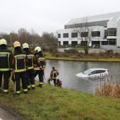 Auto te water Ir G Tjalmaweg N206 Oegstgeest
