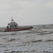 NRB en KNRM assisteren bij aankomst André Kuipers strand Noordwijk