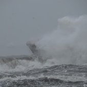 KNRM Katwijk oefent bij harde wind en hoge golven