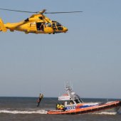 Blauwe vlag gehesen in Noordwijk door Prins Willem-Alexander