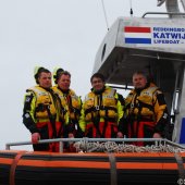 KNRM Katwijk oefent bij harde wind en hoge golven