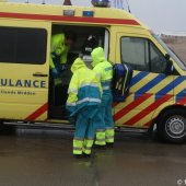 KNRM assistentie voor ambulance strand Noordwijk