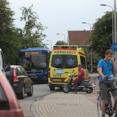 Ernstig ongeval scooterrijder tegen paal Lisse